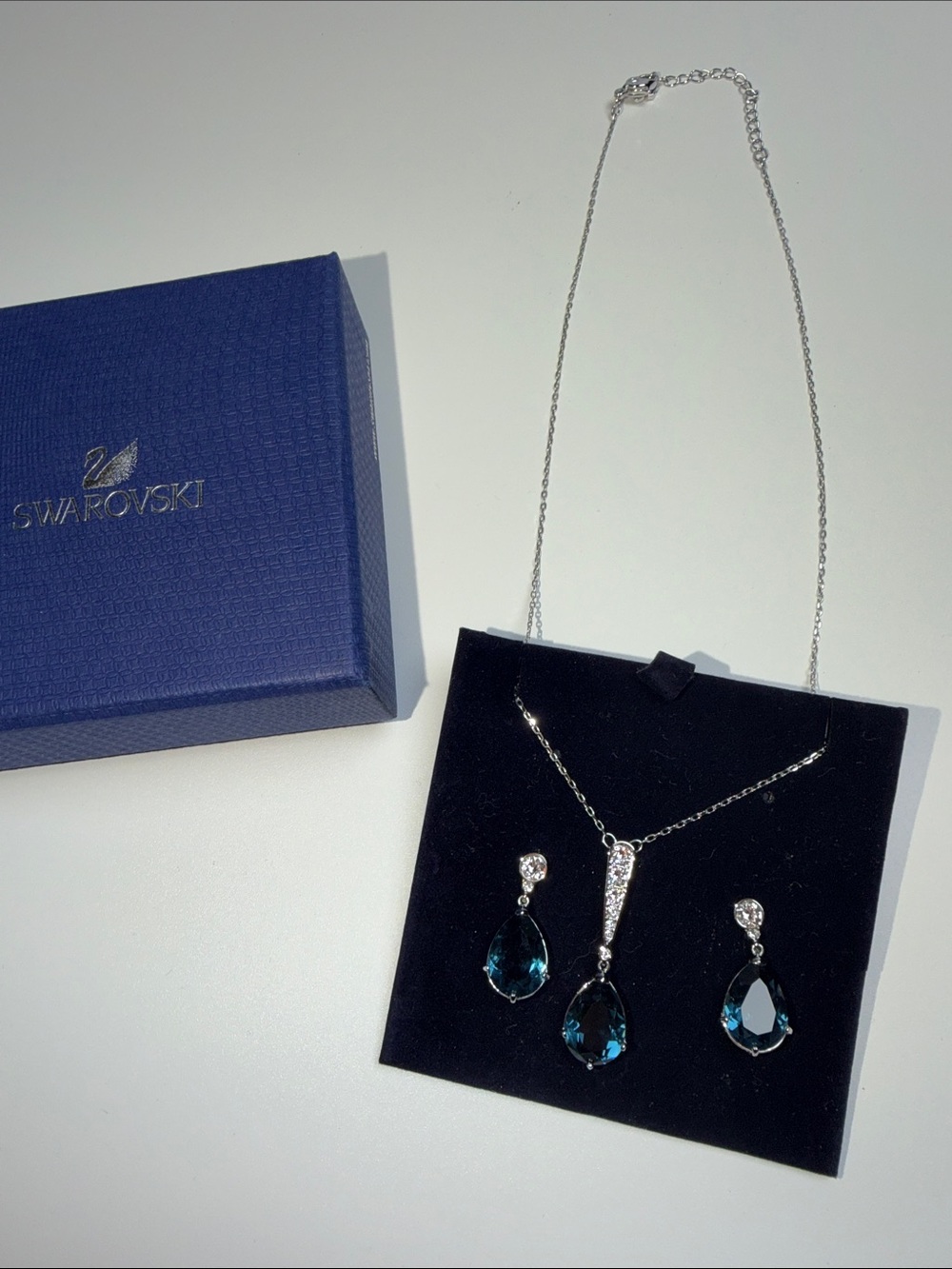 NEW SWAROVSKI VINTAGE SET DROP SHAPE DARK BLUE CRYSTAL NECKLACE AND EARRINGS - Picture 9 of 13